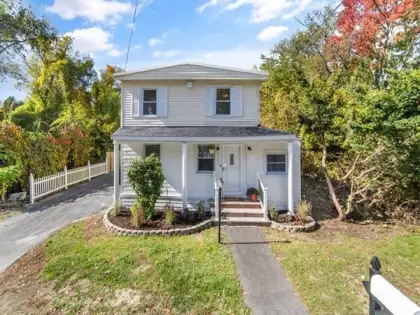 100 Townsend Ave, Lowell, MA 01854