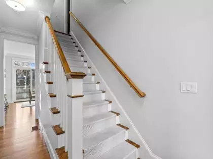 5 Curve St #5, Wellesley, MA 02482