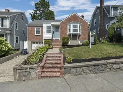 52 Dale Ave, Quincy, MA 02169