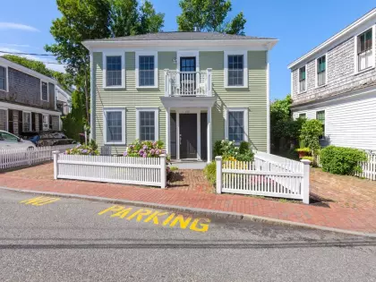 110 Commercial St, Provincetown, MA 02657