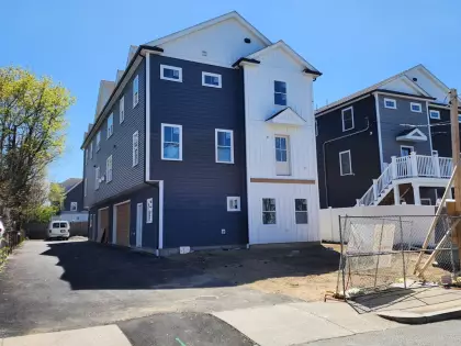 122 Russell St #1, Waltham, MA 02453