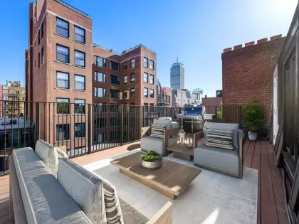 130 Commonwealth Ave #130, Back Bay