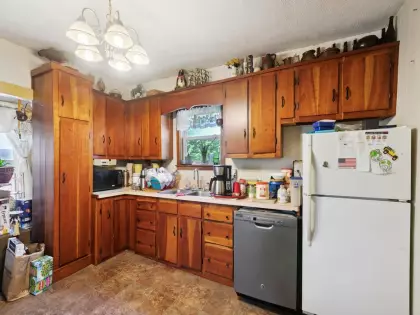 34 Conway St, Greenfield, MA 01301