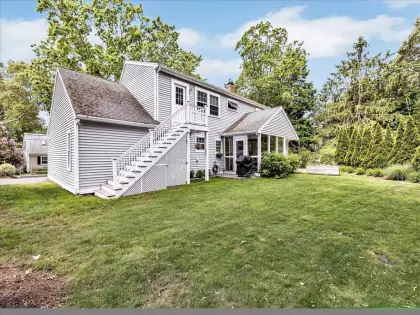 70 Lakeview Ave, Falmouth, MA 02540