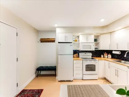 8 Chapel Hill Dr #6, Plymouth, MA 02360