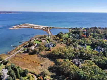 408 Wianno Ave, Osterville