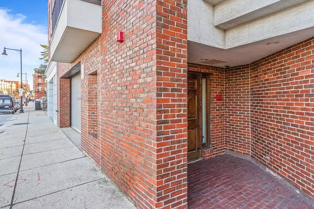 540 Commercial St #2, North End