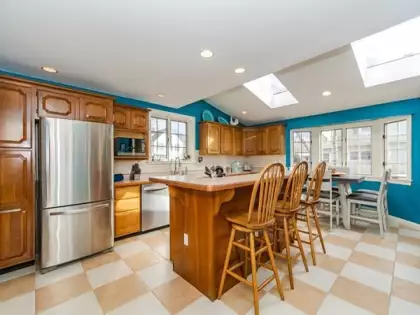 2 Lakeview Dr, Lynnfield, MA 01940