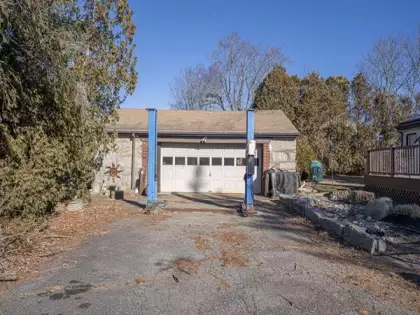 179 Middle Rd, Acushnet, MA 02743