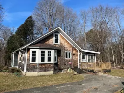 372 Plymouth St, Middleborough, MA 02346