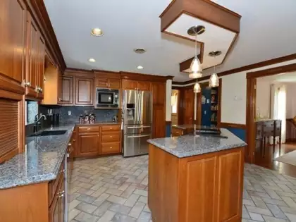 6 Carriage House Dr., Lakeville, MA 02347