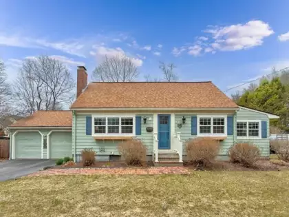 10 Curve St, Medfield, MA 02052