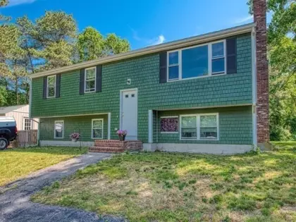 4 Swan Ave, Plymouth, MA 02360
