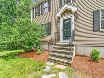 10 Blueberry Hill Rd, Medway, MA 02053