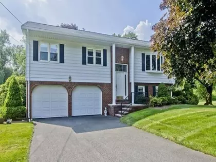 10 Old Carriage Dr, Wilbraham, MA 01095