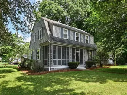 30 Forest Hill Ave, Lynnfield, MA 01940