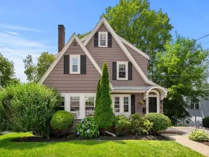 16 Parkview Rd, Reading, MA 01867