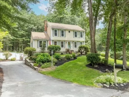31 Stonecleave Rd, North Andover, MA 01845