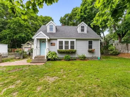 910 Head of the Bay Rd, Plymouth, MA 02360