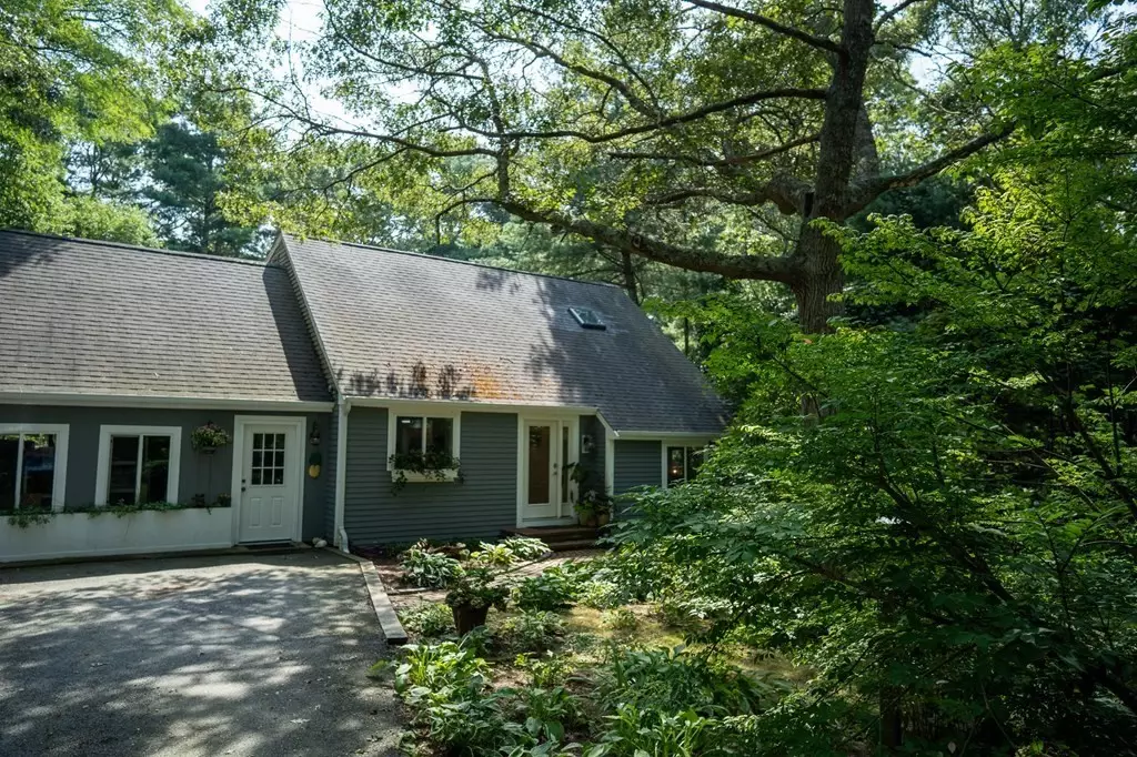 3687 Falmouth Rd, Marstons Mills