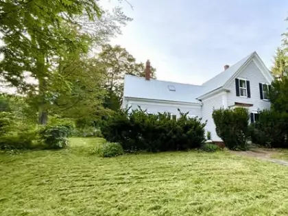 83 Groton St, Pepperell, MA 01463