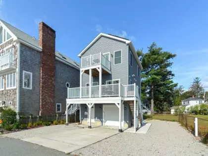 121 Edgewater Dr, Quincy, MA 02169