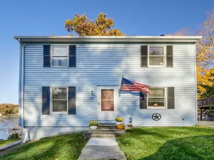 37 Indian Lake Pkwy, Worcester, MA 01605