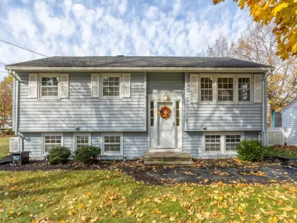 10 Carriage Dr, Chelmsford, MA 01824