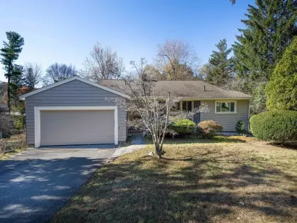 7 Thornberry Rd, Winchester, MA 01890