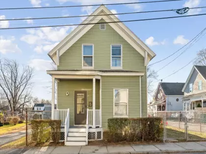 35 Anderson St, Lowell, MA 01852