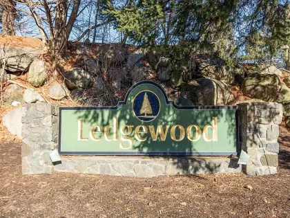 2 Ledgewood #1A, Peabody, MA 01960