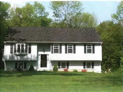 525 Old County Rd., Holland, MA 01521