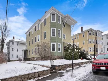 15/15A King Philip Rd, Worcester, MA 01606