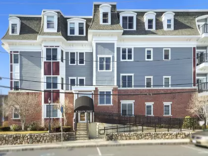 16 Willow St #402, Melrose, MA 02176