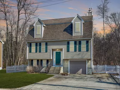12 Wakefield Ave, Webster, MA 01570
