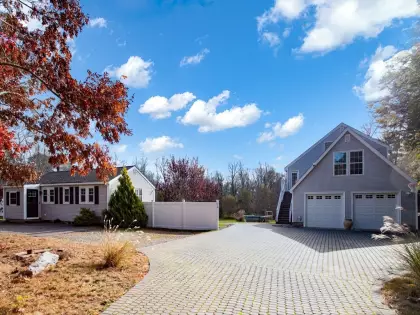 516 Old Fall River Rd, Dartmouth, MA 02747