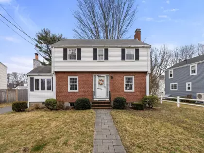 29 Dickens St, Quincy, MA 02170
