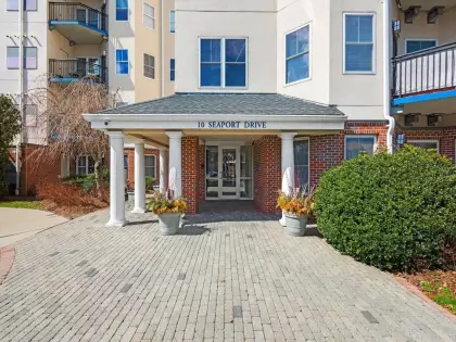 10 Seaport Dr #2203, Quincy, MA 02171