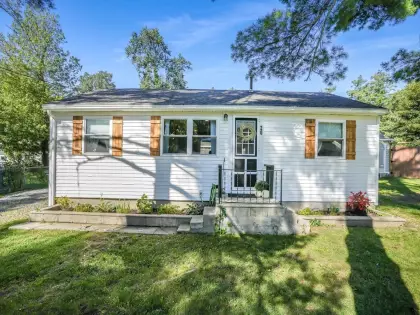 20 Third Ave, Lakeville, MA 02347