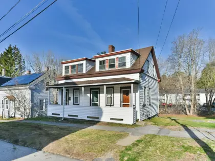 9 Green, Dudley, MA 01571