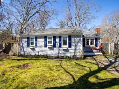 18 Sycamore St, Barnstable, MA 02601