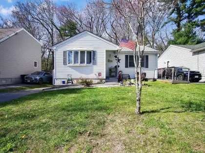 338 Parkerview St, Springfield, MA 01129