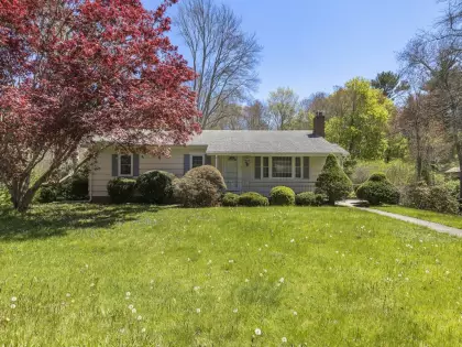 64 Forest Ave Ext, Plymouth, MA 02360