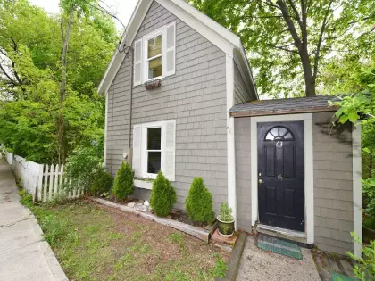 63 Newfield St, Plymouth, MA 02360